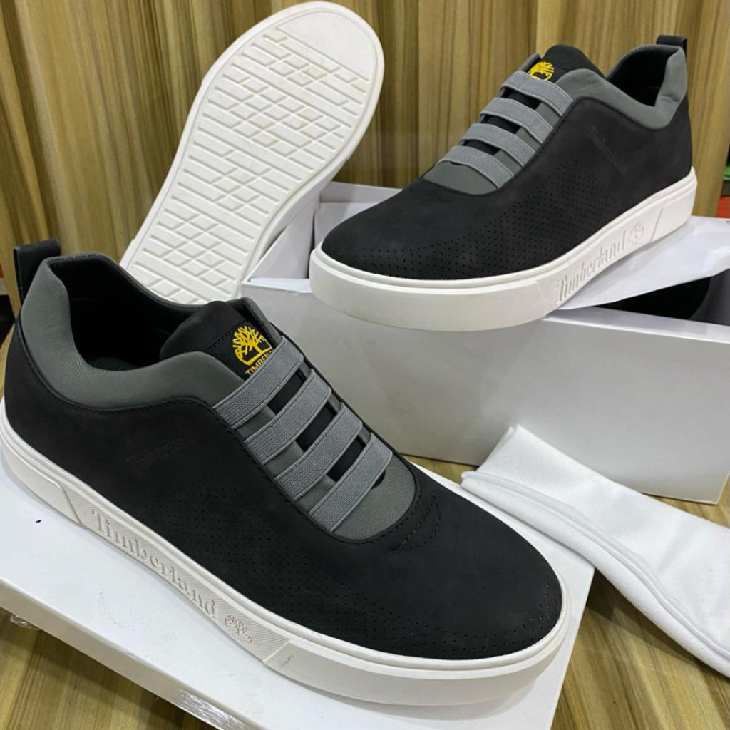 Laced Tbland black